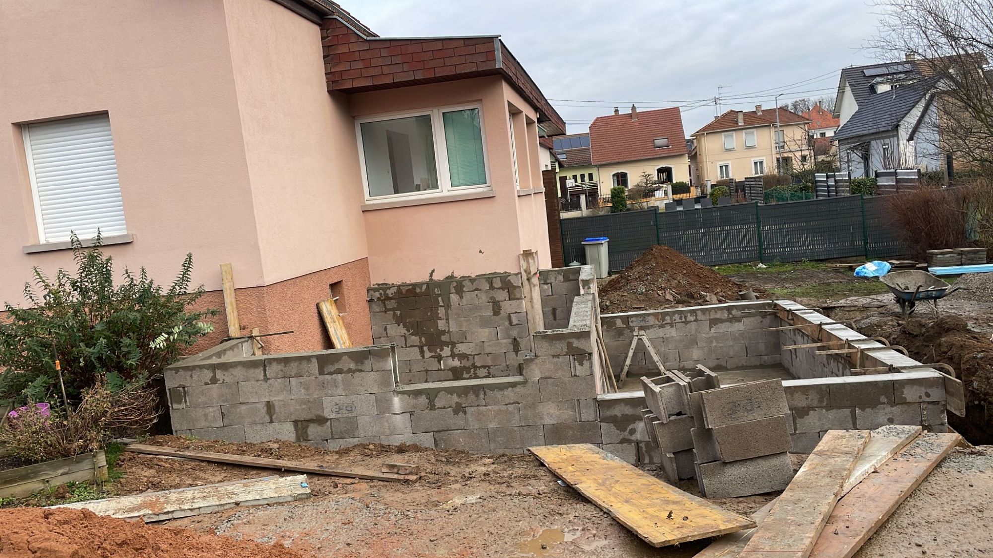 EXTENSION PAVILLON SOUFFELWEYERSHEIM 1 | EST Maçonnerie Aménagement extérieur à côté de Strasbourg et Haguenau : pavage, clôture et piscine Schiltigheim