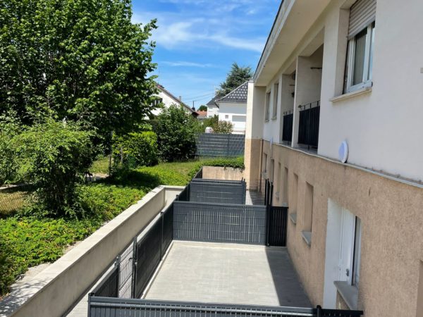 Am&eacute;nagement ext&eacute;rieur &agrave; c&ocirc;t&eacute; de Strasbourg et Haguenau : pavage, cl&ocirc;ture et piscine Saverne 2
