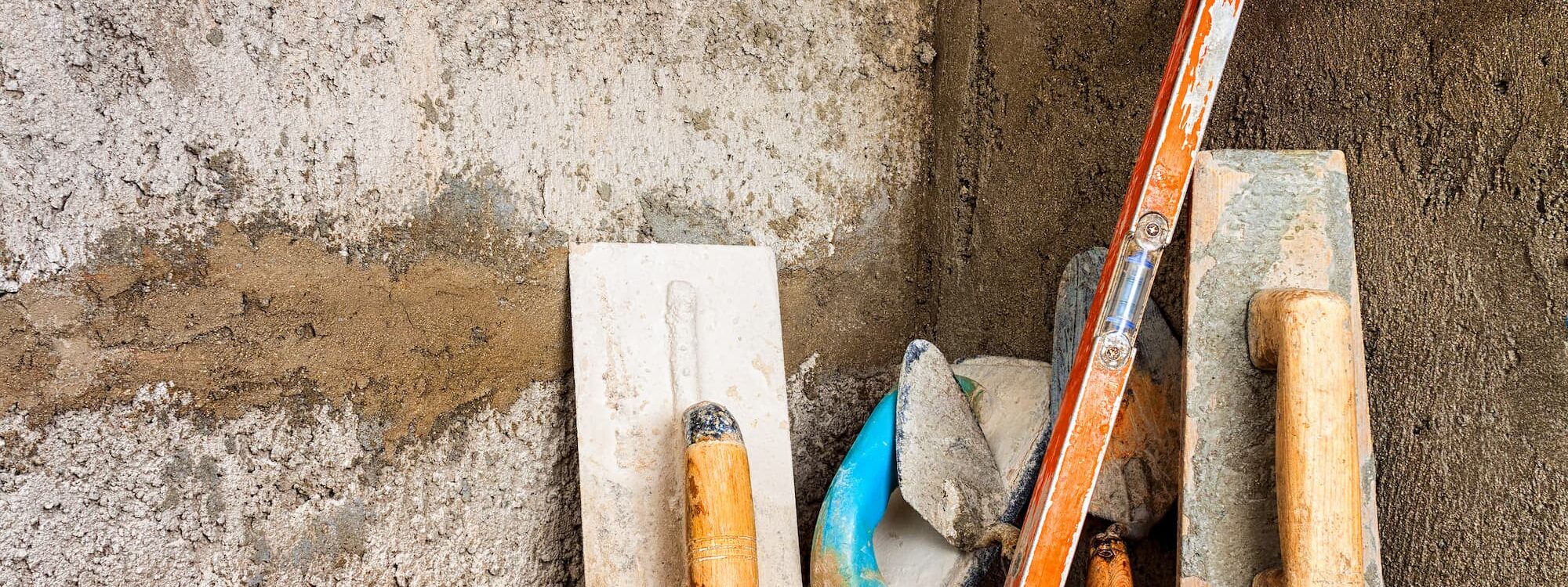 OUTIL_MACONNERIE 2000X750 | EST Maçonnerie Quels sont les outils essentiels pour un travail de maçonnerie de qualité ? Erstein