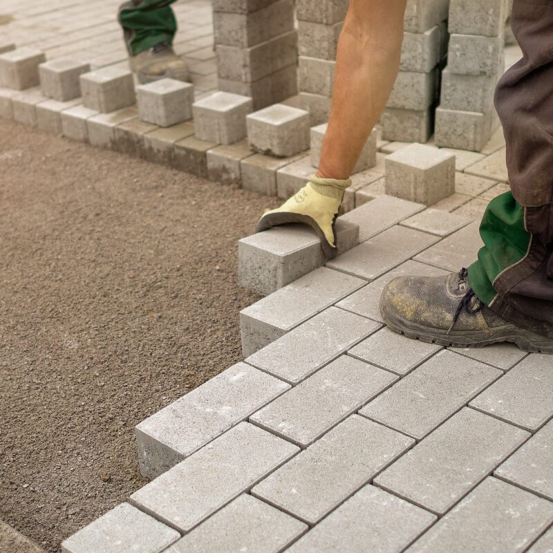 Quels sont les avantages d’un pavage perm&eacute;able pour votre all&eacute;e ? Saverne